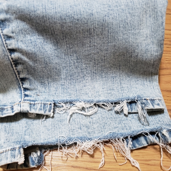 NWT Torrid distressed demin capris - Picture 2 of 4